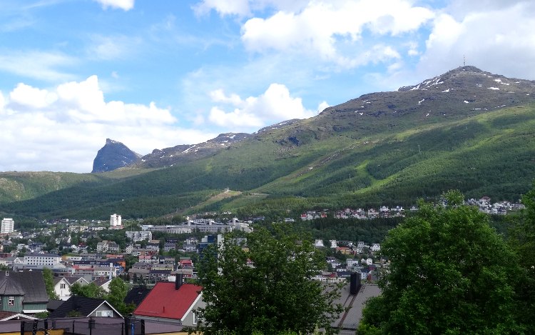 Narvik: Stadt mit Fjell