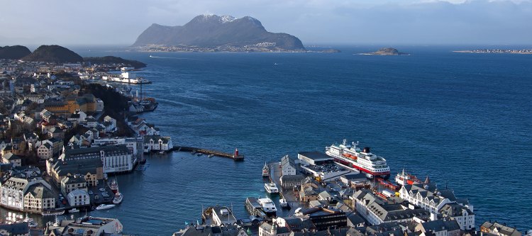 Hurtigruten: Hafen von Ålesund